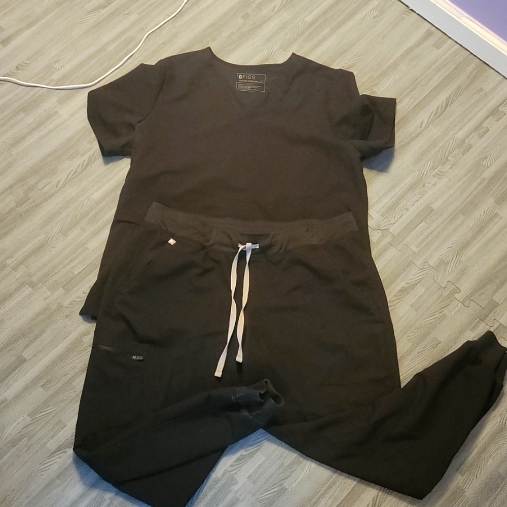 Gently used Figs scrub set